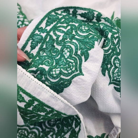 Max Studio Specialty Product Women's White Green Embroidered Women's Top, sz SM - Picture 10 of 12